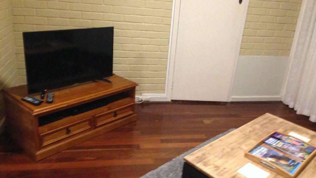 Affordable & Comfortable Apartment On Langley Park Perth Ngoại thất bức ảnh