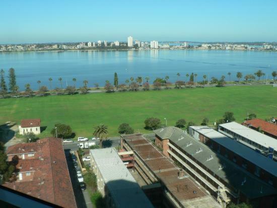 Affordable & Comfortable Apartment On Langley Park Perth Ngoại thất bức ảnh